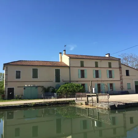 Le Jardin Du Controleur Homestay