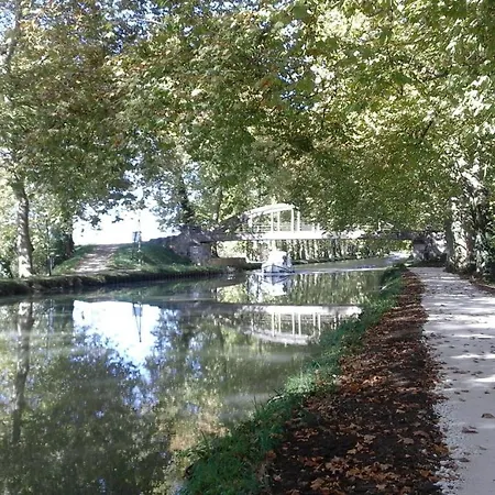 Le Jardin Du Controleur Homestay *