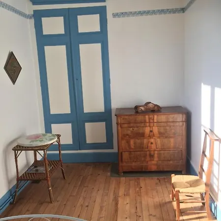 Le Jardin Du Controleur Homestay *